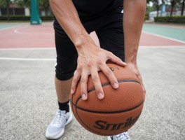 街头篮球光手,光手打球如何防滑,手汗多怎么解决,光手控球技巧