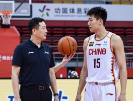 教授戏耍中国球员,冲突原因是什么,陈一帆为何不生气,街球与职业篮球有何不同