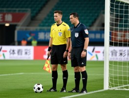 角球边裁站,如何正确站位,判罚时看什么,与主裁怎么配合