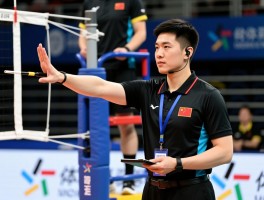 中国排球边裁,司线员怎么分工,边裁手势怎么学,判罚准确如何练