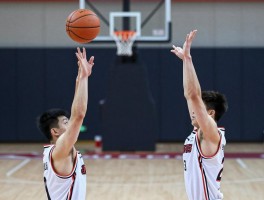 篮球投篮的手型,硬手与软手如何选择,怎样稳住投篮手型,标准姿势图解