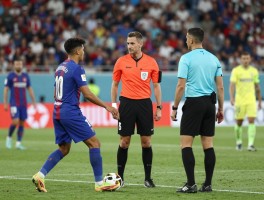 莫拉塔撞倒边裁事件回顾,球员比赛中如何避免与裁判相撞,场上冲突裁判如何公正处理