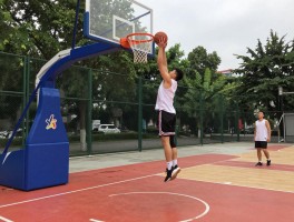 篮球摸框训练指南,如何提升弹跳摸高,摸框离扣篮还有多远,助跑摸框技巧