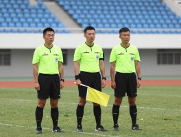 怎样当好边裁，判罚越位如何更准，边裁旗语怎么用，如何与主裁配合