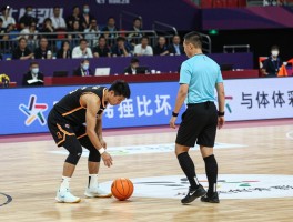 为什么砸球是技术犯规呢,球员情绪失控砸球为何要吃T,裁判判罚砸球行为的依据是什么