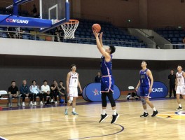 篮球转身上篮教学丨如何避免走步违例,转身时如何护球,如何选择转身方向