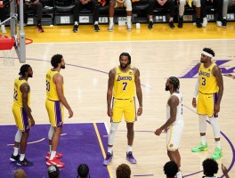 湖人出场球员如何应对核心伤病？角色球员如何爆发，绝杀战术怎样执行