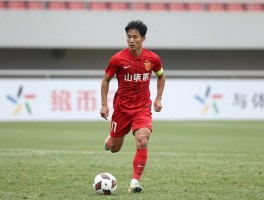 李磊足球员,他的职业生涯如何,技术特点是什么,现状怎么样
