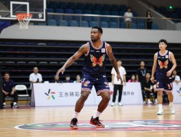 花蝴蝶篮球,穿花蝴蝶步怎么练,街球花式技巧有哪些,AND1球员PatDaRoc介绍