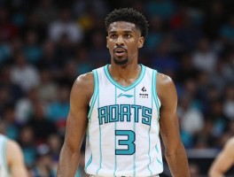 黄蜂三号球员,黄蜂队3号是谁,小尼克史密斯为什么换3号