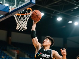 篮球封盖技巧怎么练,如何避免犯规,什么时候起跳最合适