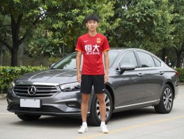 恒大球员最新座驾,球星都开什么车,球员高收入是否合理,为何有人选择低调