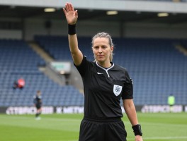 马茜边裁,她如何打破英超性别壁垒？精准判罚背后的故事,女性裁判面临哪些挑战