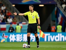 法国进攻有利被吹停裁判承认失误，决赛判罚如何评价，VAR为何不介入