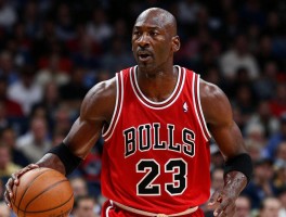 乔丹还打篮球吗,退役后现状如何,现在还参与篮球相关活动吗