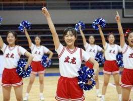 篮球宝贝绮儿：如何从腼腆女孩成长为赛场焦点，妈妈辈能否重返啦啦队？