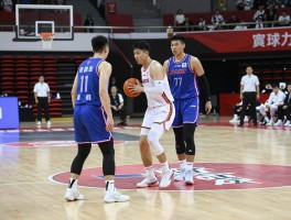 篮球抱球走步是什么意思,抱球走算走步吗,走步违例如何判罚,中枢脚怎么确定