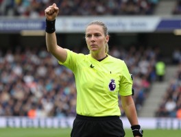 英超最美边裁,她是谁,如何入选英超,判罚准确吗,女性裁判发展现状