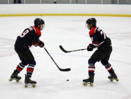 轮滑冰球传球越位是什么意思,它和冰球越位有何不同,轮滑冰球怎样判断传球违例