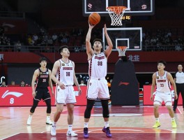 篮球挡拆犯规是什么意思,移动挡拆如何判定,怎样避免挡拆时被吹犯规