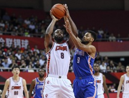 校队中锋什么梗,校队中锋能打NBA吗,为何说背打小托马斯