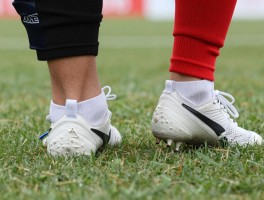 鞋钉越位是什么意思啊图片,鞋钉越位怎么判定的,鞋钉越位和体毛越位区别是什么