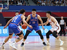 中锋半场战术怎么配合？,半场中锋进攻如何打？,中锋半场防守怎么练？