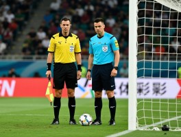 点球边裁站位图解，边裁在点球大战中站哪里,职责是什么,和主裁判如何配合