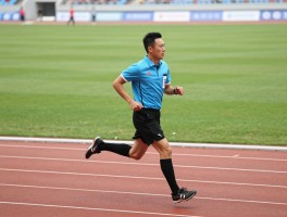 径赛边裁丨田径比赛如何判罚犯规,边裁跑动技巧,怎样成为合格径赛边裁
