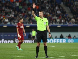 欧冠边裁：职责与挑战,判罚规则详解,VAR技术影响