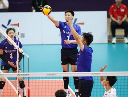 排球边裁手势,如何看懂司线员旗语,判罚准确性能保证吗