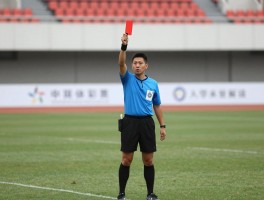主裁向边裁红牌,规则允许吗,有什么影响,从业者解读