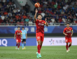 啥叫中锋,中锋是什么意思,中锋在足球中有什么作用,中锋在篮球中负责什么