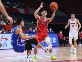 篮球踩脚怎么办,如何避免投篮踩脚,抢篮板踩到别人脚如何处理