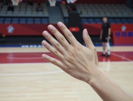 篮球防守用手,如何避免打手犯规,防守手部正确姿势,手部动作训练方法