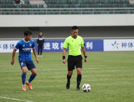 足球进攻有利啥意思,进攻有利原则是什么,裁判如何判断进攻有利,进攻有利判罚标准