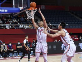 篮球什么是角球犯规,篮球犯规动作有哪些,打手阻挡怎么判定,罚球规则如何执行