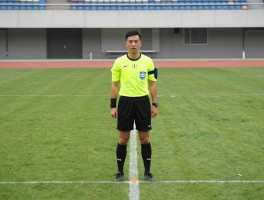 足球边裁看哪条线,边裁如何判断越位,边裁站位技巧,边裁视线如何切换