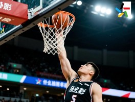 什么时候扣篮是技术犯规,扣篮后挂筐算犯规吗,如何避免扣篮违例