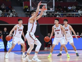 移动挡拆是什么意思,如何正确挡拆,移动挡拆犯规判罚标准