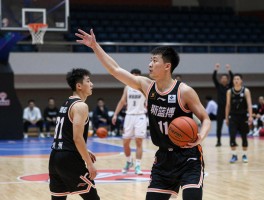 鲁峰篮球丨斯篮搏最佳新秀如何炼成，街球手怎样转型，抖音61万粉丝的篮球故事