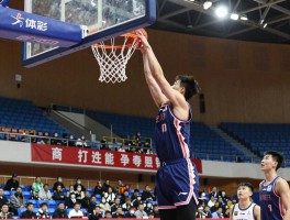 篮球板下技巧怎么练,篮下卡位技巧,打板投篮要领，篮板球争夺要点