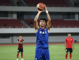 陈泽文球员是谁,他的职业生涯如何,场上表现怎样,为何被称为防城港球王