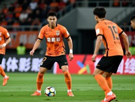 鲁能中锋最新战报丨泽卡伤愈后状态如何,克雷桑是否适合单中锋,韩鹏如何激活年轻球员