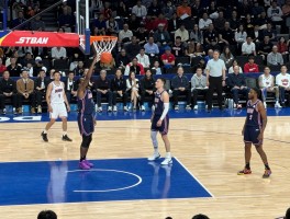 篮球赛越位是什么意思,与足球越位区别,NBA越位犯规解析,为什么篮球没有越位