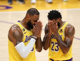 湖人球员哭了,詹姆斯为何赛后情绪失控,里夫斯落泪原因是什么,浓眉哽咽怎么回事