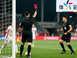 有利进攻有红牌吗,什么情况下会红牌罚下,裁判如何掌握有利原则,进攻有利后犯规怎么判