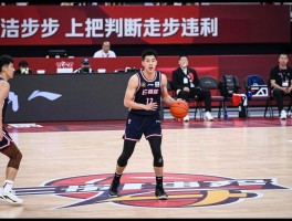 走步是什么意思篮球视频,如何判断走步违例,中枢脚怎么判定,三步上篮规则详解
