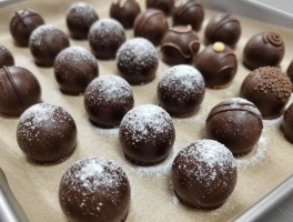 甜点球是什么,如何自制甜点球,甜点球有哪些种类,莫扎特球巧克力为何出名