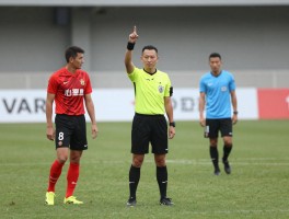 有利进攻被吹停为何频发，裁判判断标准是什么，VAR为何不介入